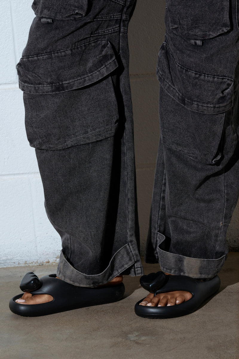 AKIRA COMPASSION BLACK SANDAL