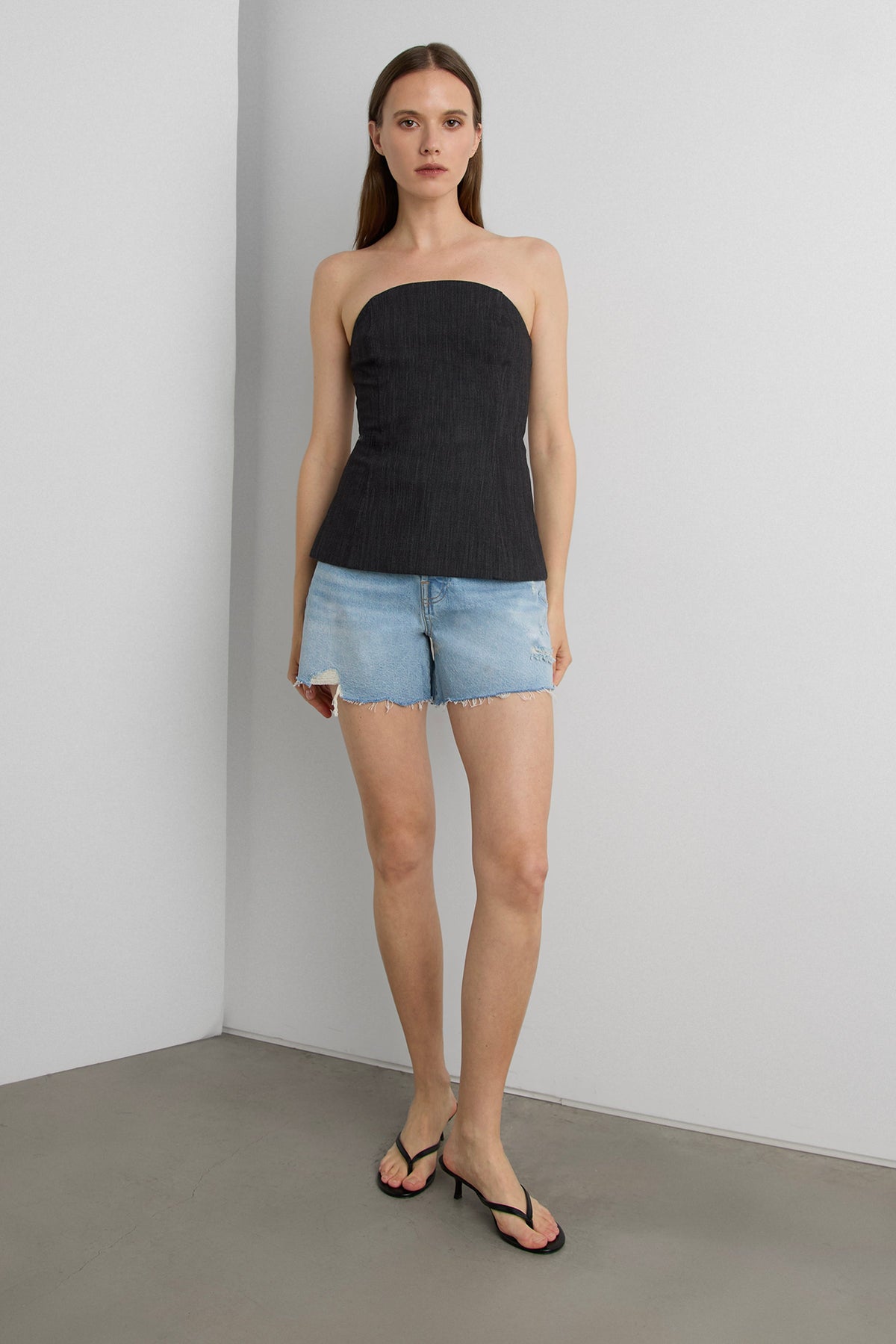 MID-RISE JEAN SHORT WITH DISTRESSING